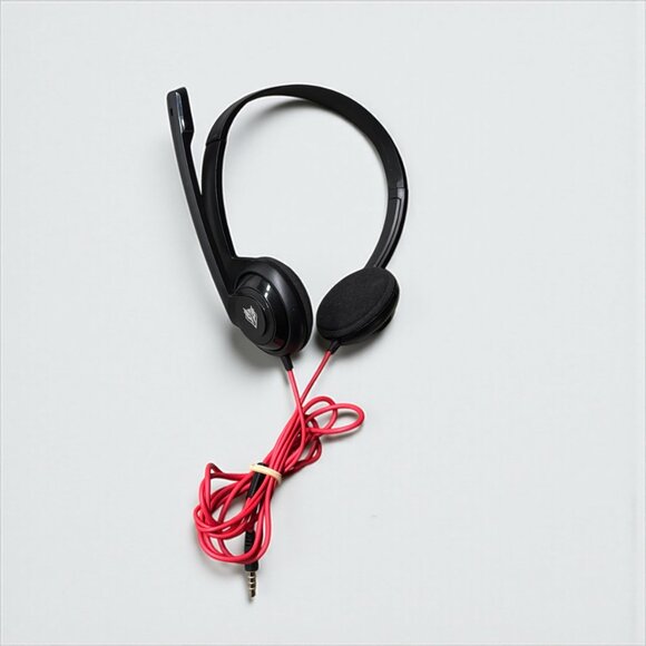Pre Owned Computer Headset with Clear Microphone - Picture 5 of 10